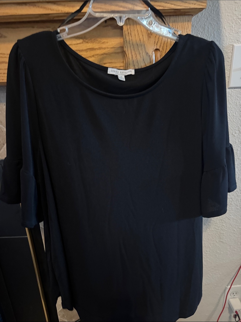 Green Envelope Los Angeles Women’s Black Ruffled Short Sleeve Blouse  1X